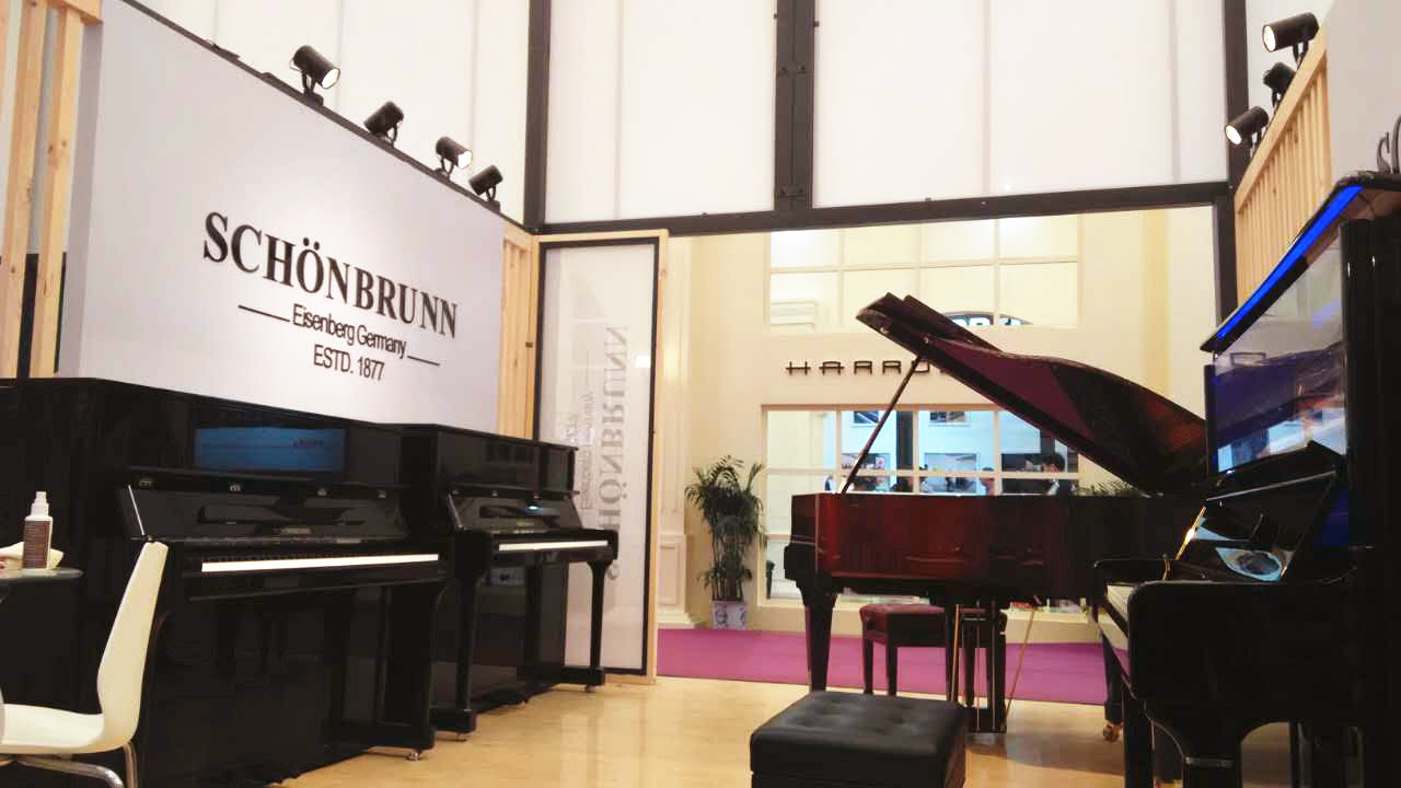 森柏龙钢琴2015上海国际乐器展现场，我们期待您的到来！